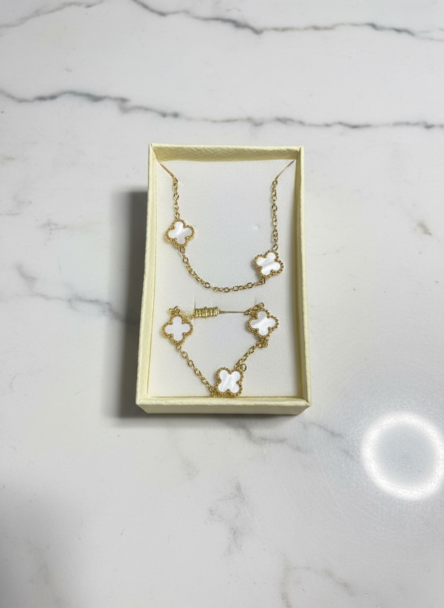 طقم "كلوفر" للحظ