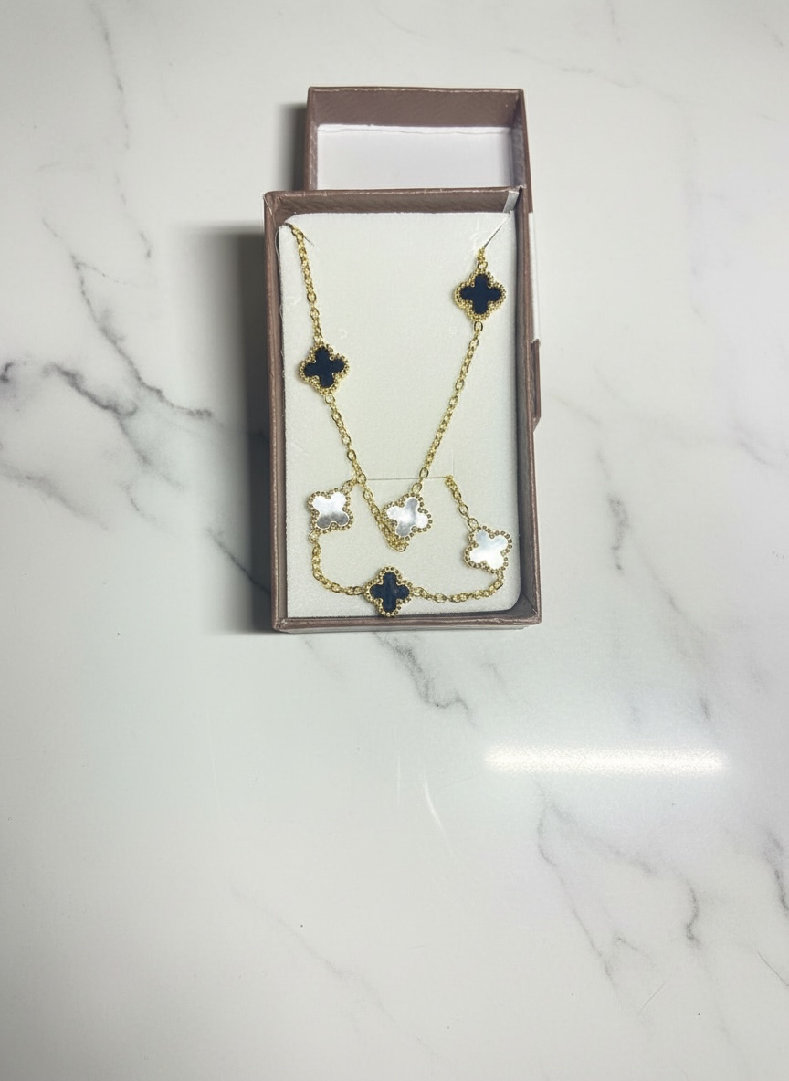 طقم "كلوفر" للحظ